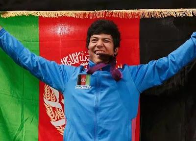 نقدها مردمی به چاپ نشدن عکس تنها مدال آور المپیک افغانستان در کتاب درسی