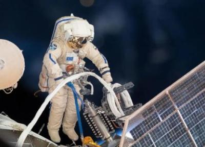 فضانوردان روس پیاده روی 7 ساعته در فضا انجام دادند
