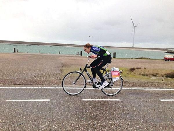 جنگ با باد، سوار بر دوچرخه
