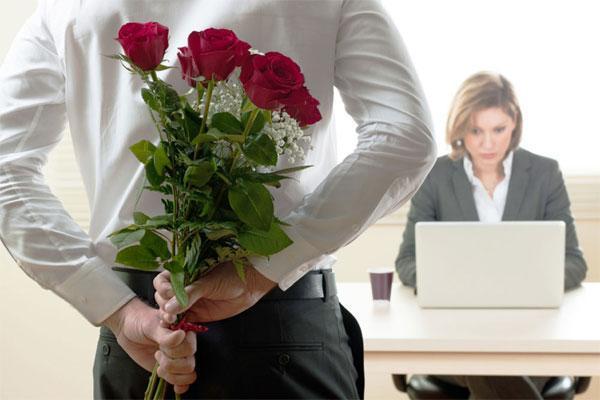 8 نکته در مورد برقرای رابطه احساسی و عاشقانه در محل کار